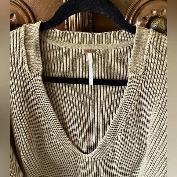 Free People Allure Ribbed Pullover V-Neck Long Sleeve Oversized Sweater - Picture 3 of 9